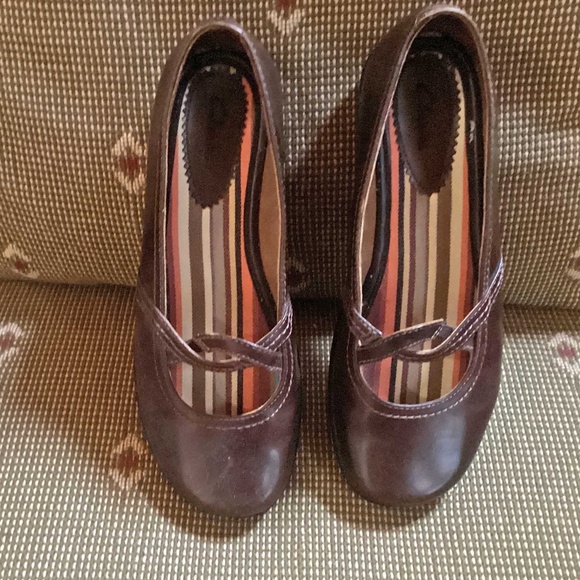Clarks Mary Jane Slip-Ons Brown Leather 7.5 EUC - Picture 2 of 9